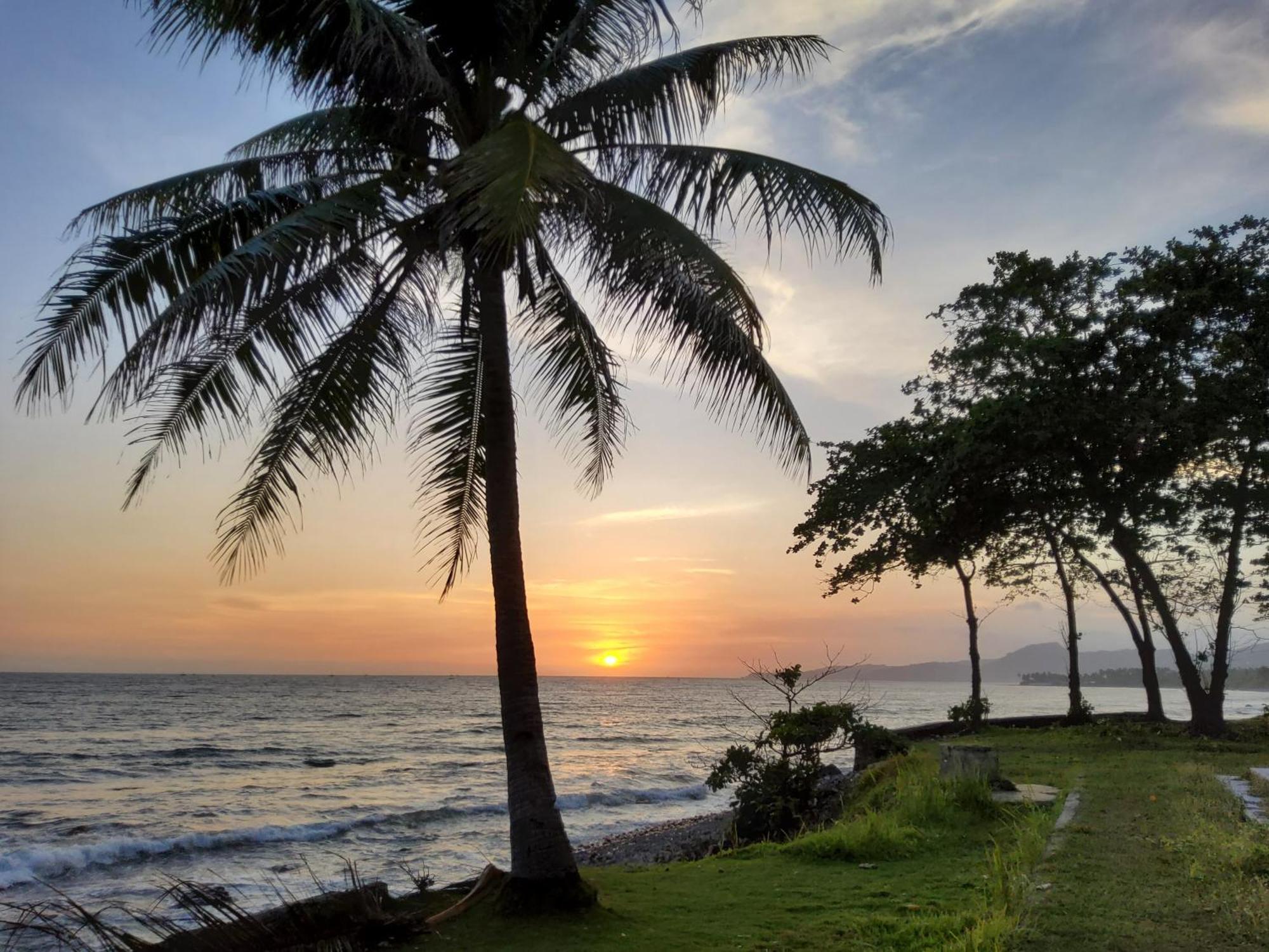 Hotel Kumala Samudra Cikakak Buitenkant foto