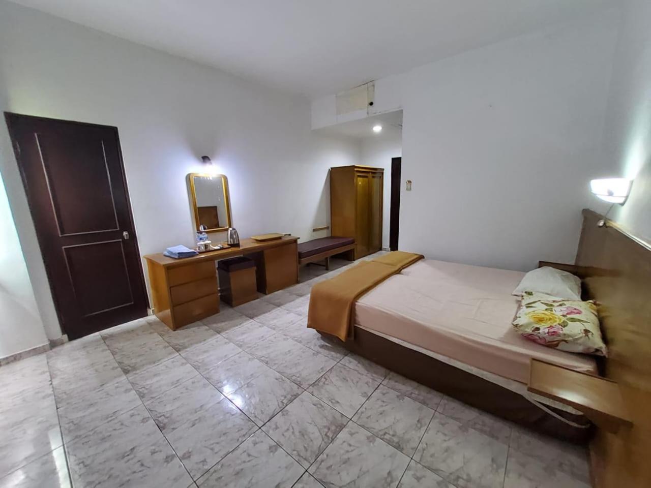 Hotel Kumala Samudra Cikakak Buitenkant foto