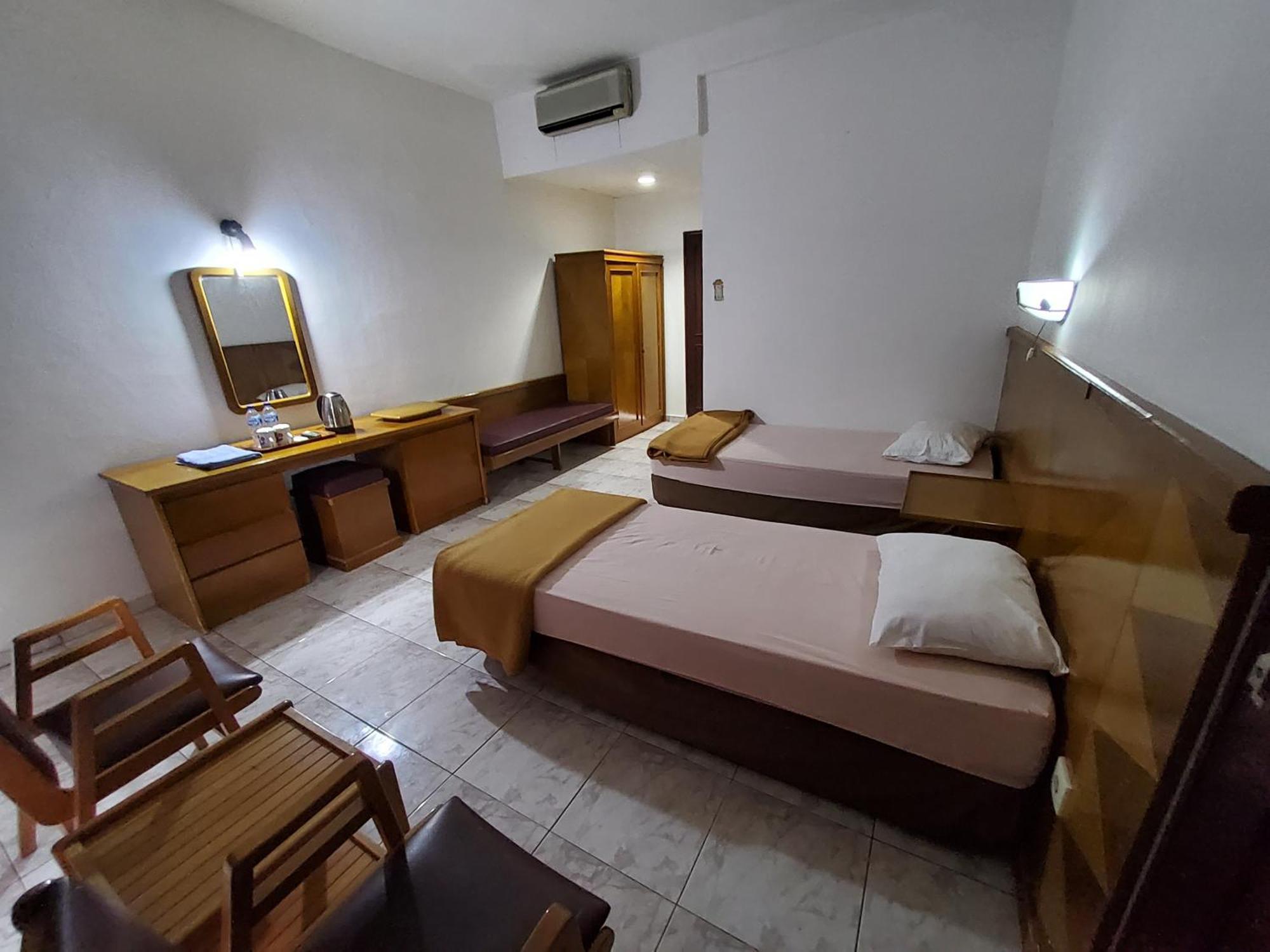 Hotel Kumala Samudra Cikakak Buitenkant foto