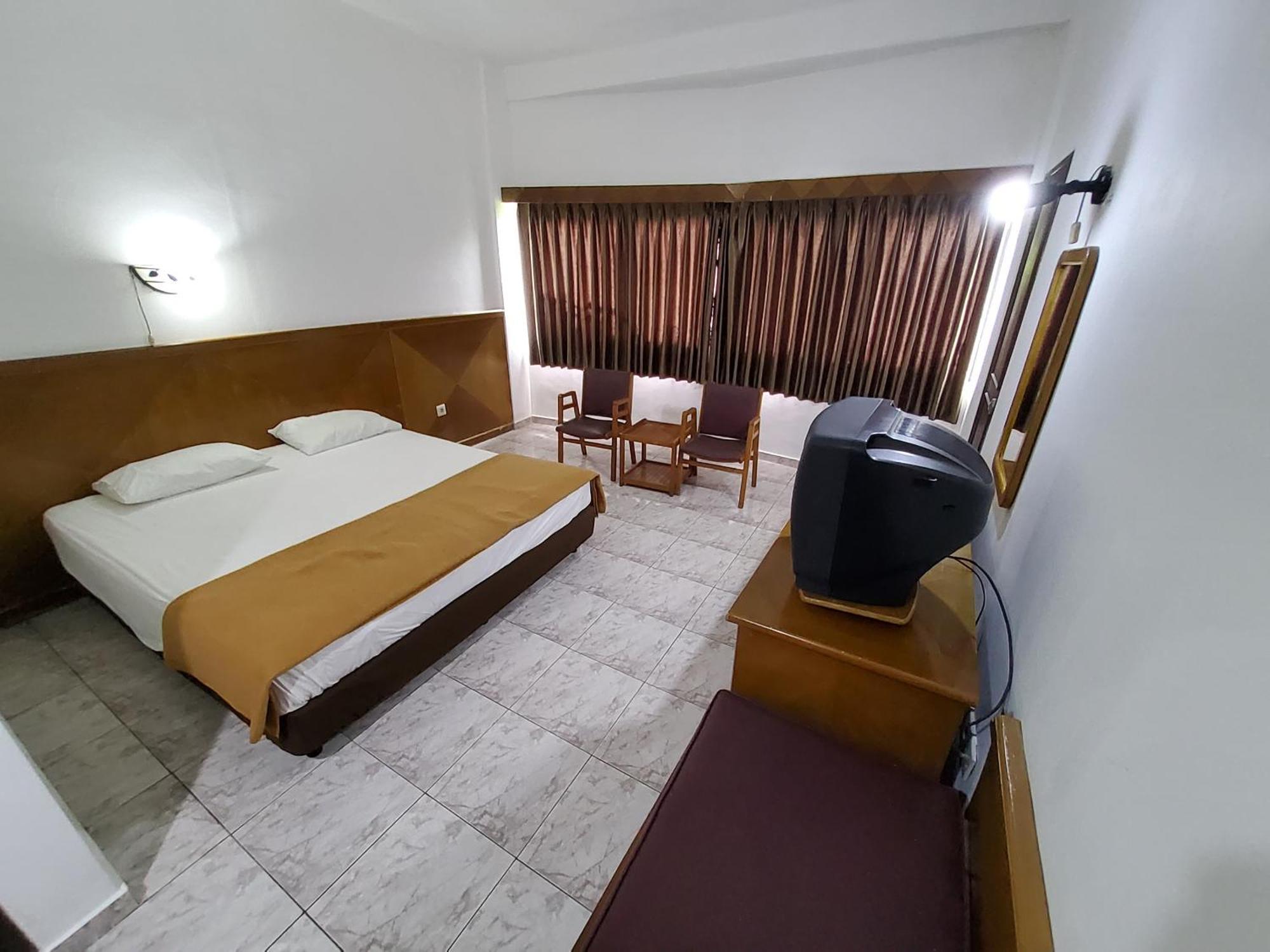 Hotel Kumala Samudra Cikakak Buitenkant foto