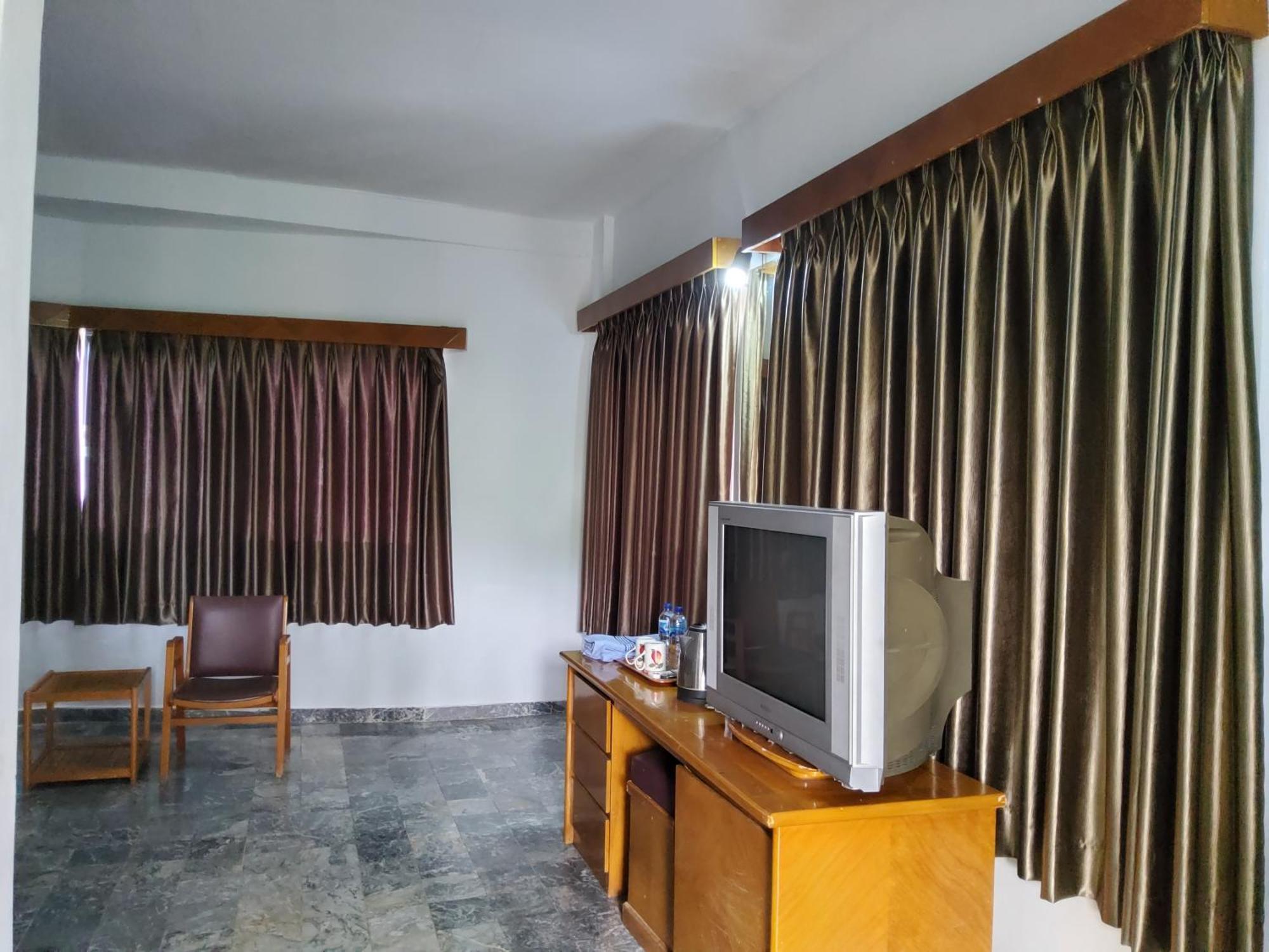 Hotel Kumala Samudra Cikakak Buitenkant foto