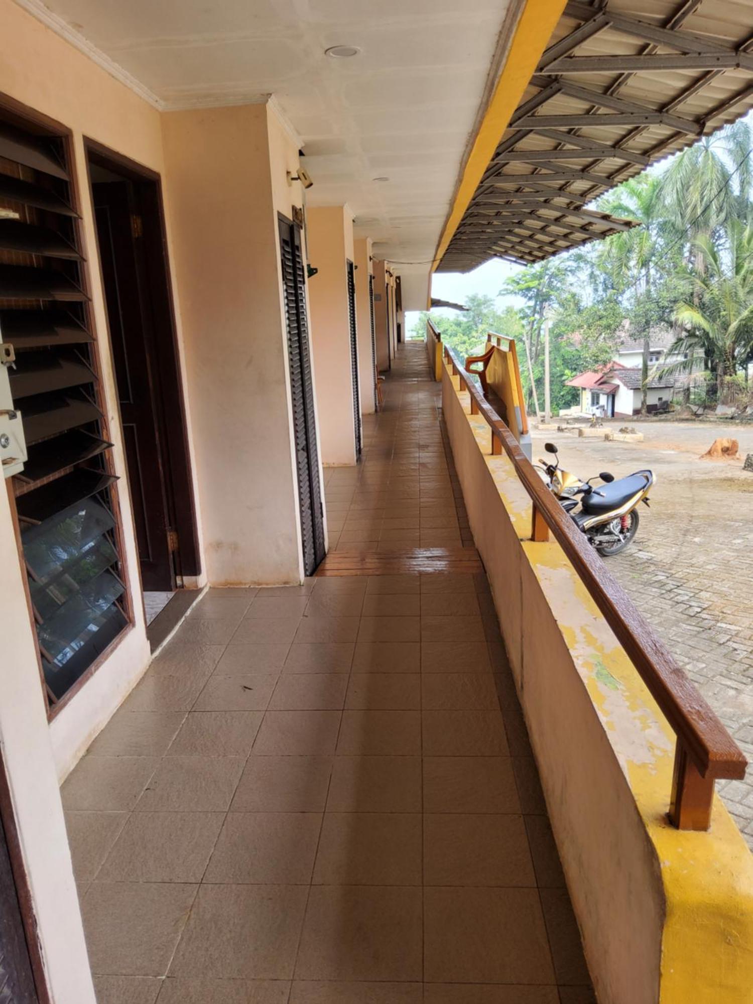 Hotel Kumala Samudra Cikakak Buitenkant foto