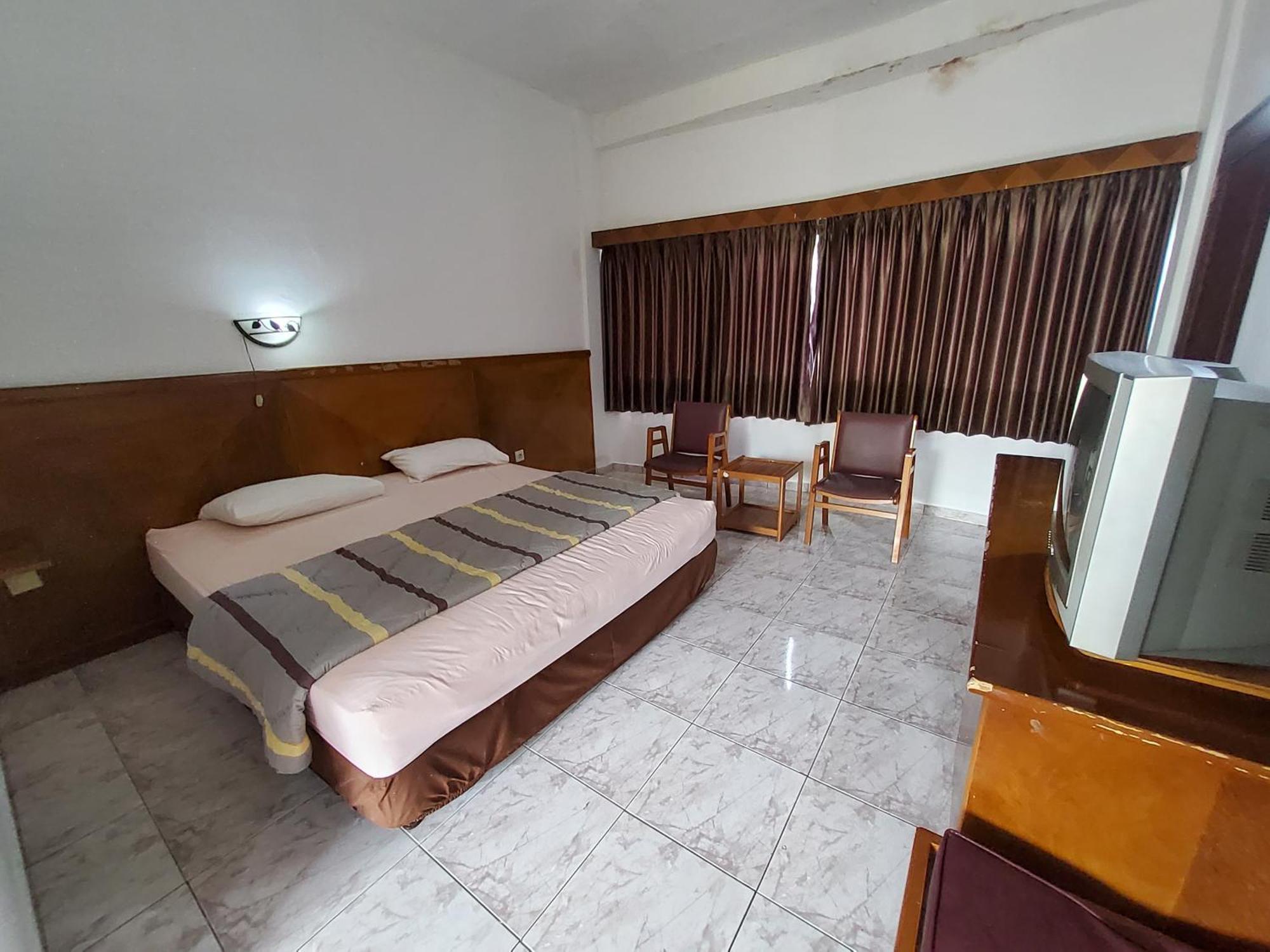 Hotel Kumala Samudra Cikakak Buitenkant foto